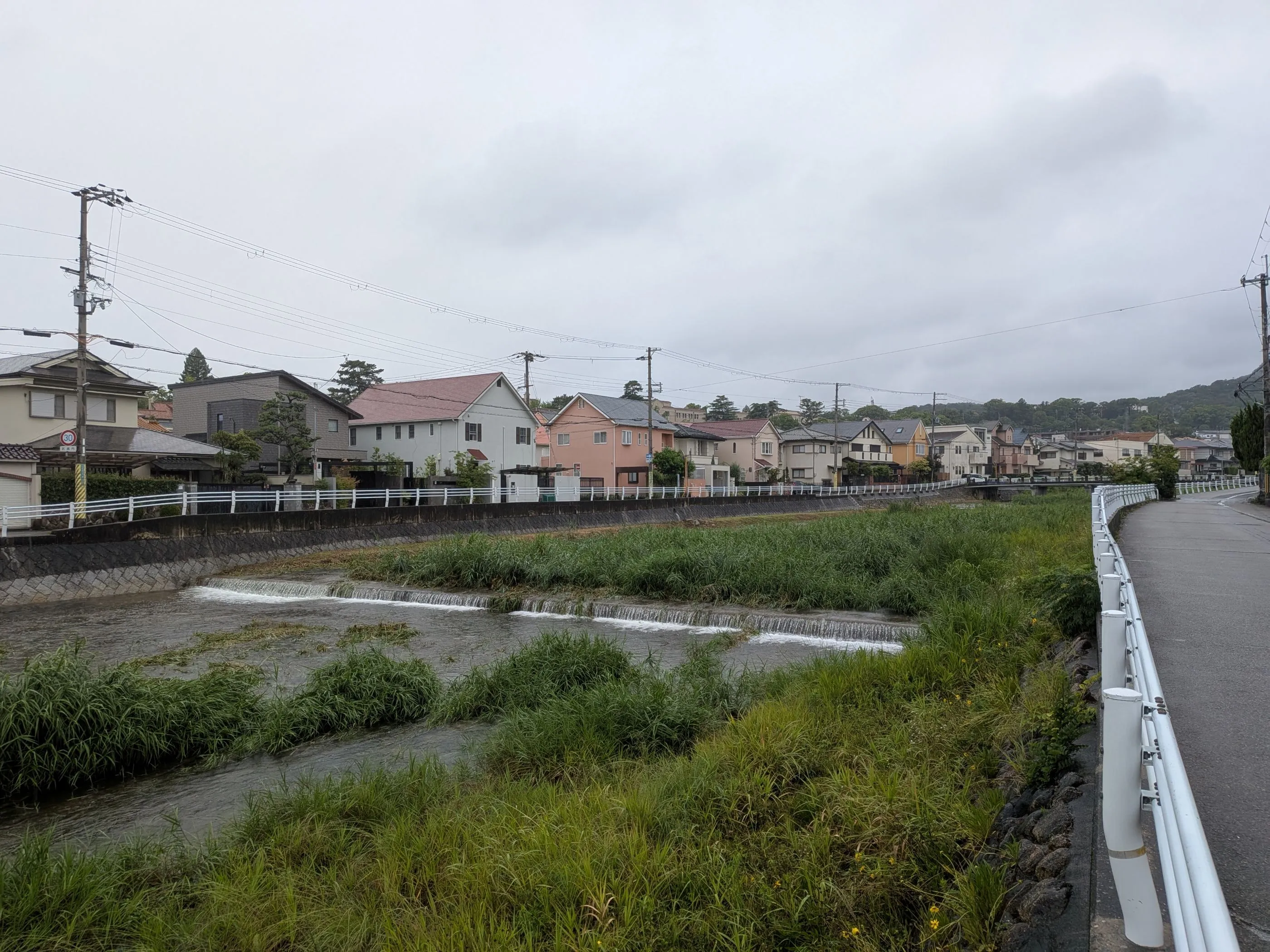 雨のロードでのスピード持久力の向上とピッチの意識定着練習
